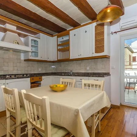 Renata Apartment *